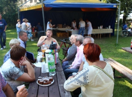 Dzięki uprzejmości gospodarzy nasza Mieszkanka zaśpiewala dla wszystkich uczestników piosenkę z repertuaru Czerwonych Gitar. 